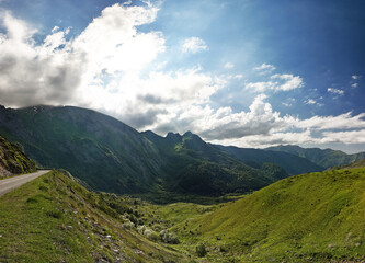 Ciel et hautes montagnes