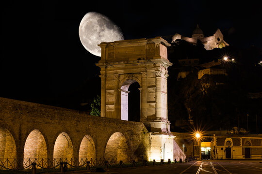 Ancona - porto antico in Luna