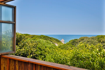 Vista da praia pela janela 2