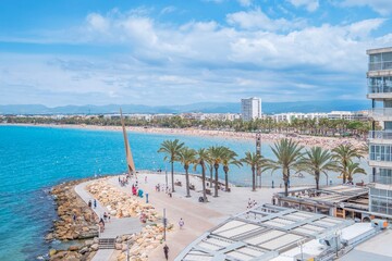 View of part of the promenade that connects the beaches of the city of Salou with the arrival of tourists. Sculpture of the Jaume I promenade (Colón street)