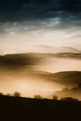 Obraz premium misty hills in autumn morning landscape