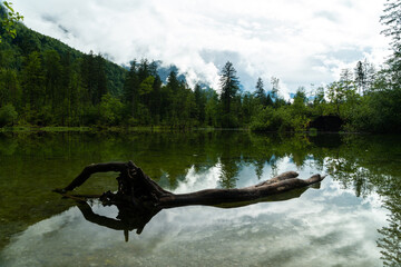 Bergpanorama und Naturwunder: Die Koppenwinkellacke in Obertraun, Salzkammergut, Österreich