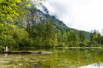 Bergpanorama und Naturwunder: Die Koppenwinkellacke in Obertraun, Salzkammergut, Österreich