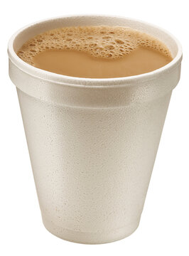 Copo descart&aacute;vel de isopor com caf&eacute; com leite isolado em fundo transparente