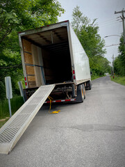 L'int&eacute;rieur d'un camion de d&eacute;m&eacute;nagement