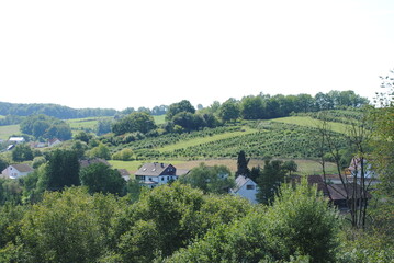 krajobraz okolic z niebem i dolinami © Katarzyna