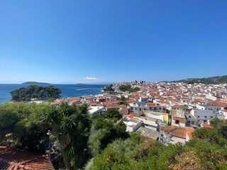 panorama miasta na wyspie skiathos © Katarzyna