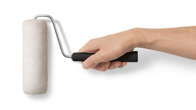 塗装用のローラーを持つ手