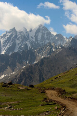 Obraz premium a beautiful road to great mountains of himalaya