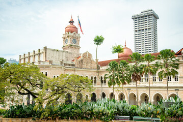 Fototapeta premium クアラルンプールにあるスルタン・アブドゥル・サマド・ビルの美しい風景