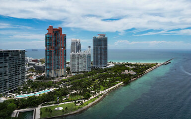Obraz premium Miami Beach, South Beach, Florida, USA. Miami seaside. Aerial view of Miami Beach and cityscape. Coastline of Miami Beach, aerial view.