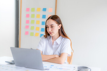 Businesswomen bookkeeper hand use laptop analysis the graph for Setting challenging business goals and ready to achieve target at home office