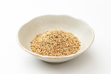 白背景に煎り胡麻