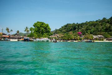 プーケットから訪れることのできるピピ諸島の絶景