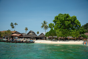 プーケットから訪れることのできるピピ諸島の絶景