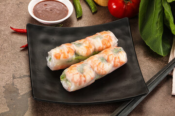 Vietnamese spring roll with prawn