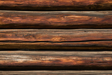 ściana w desek brązowych z wyraźnymi słojami i sękami. © siwyk
