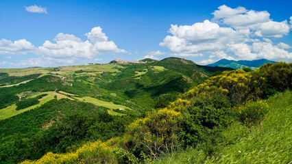 Obraz premium Castello Aragonese e borgo di Monteverde Irpino, Campania
