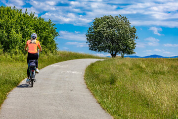 Obraz premium Bicycle route for a trip around Lake Czorsztyn, panorama of the Tatra Mountains