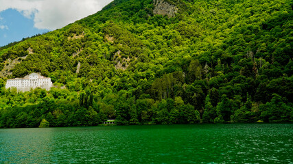 Riserva laghi di Monticchio, Badia San Michele e abbazia di Sant'Ippolito
