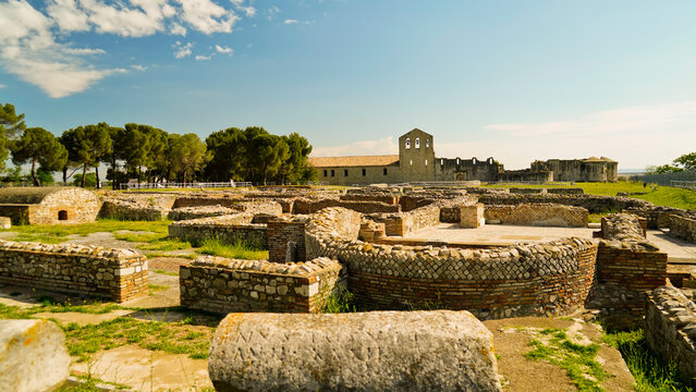 Il complesso della Santissima Trinit&agrave;, detto anche l'Incompiuta di Venosa, Potenza, Basilicata. Italy