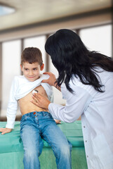 Obraz premium Pediatrician's Consultation: Listening with a Stethoscope