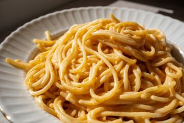 spaghetti and cream 