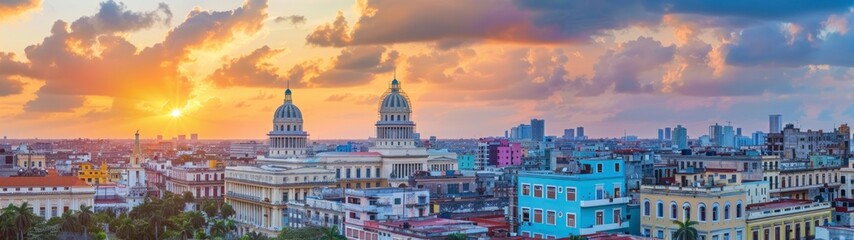 Obraz premium 32:9 panoramic view of Havana Cuba city center