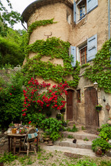 Photographie de voyage, ville d'Orpierre, village typique, rues, architecture, région PACA, provence alpes côte d'azur, france