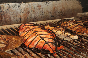 asador de pescado en un restaurante de getaria pais vasco 4M0A0924-as24