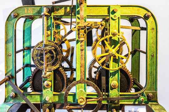 Mechanik eines Uhrwerks einer Turmuhr