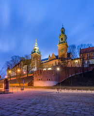 Obraz premium Wawel castle and Wawel cathedral seen from the Straszewskiego street, Krakow, Poland