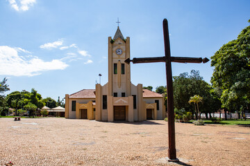 Igreja e praça do distrito de Ribeiro dos Santos, no município de Olímpia, interior de São Paulo
