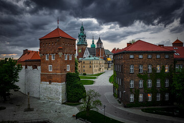 Obraz premium Front view of Wawel castle in Krakow, Poland in dark mood with stormy weather conditions.