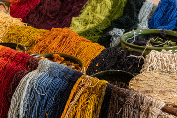 Tejidos de lana teñidos de colores naturales en Oaxaca, México