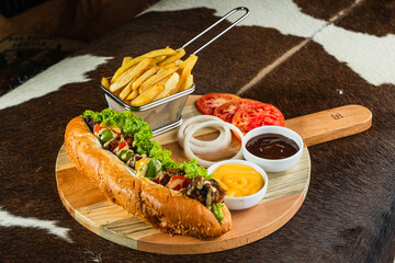 Sandwich with amazing potato fingers