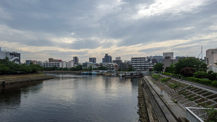 運河に係留された釣船