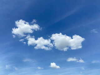 Real photos, images of bright white clouds in a clear blue sky. Pictures of clouds that make you feel refreshed when looking at them
