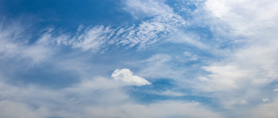 Fototapeta premium White clouds of various shapes in the blue sky