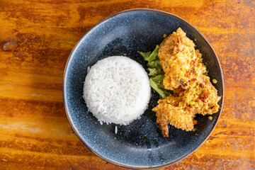Crispy fried chicken with salted egg sauce