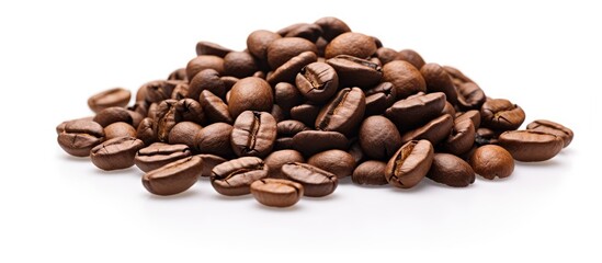 Naklejka premium Coffee beans roasted, set against a white backdrop, with available copy space image.