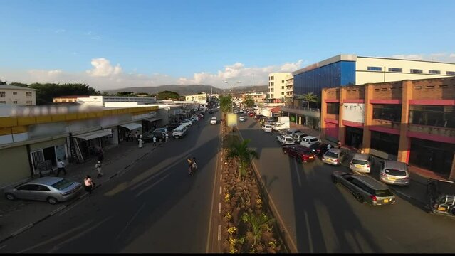 Boulevard en la ciudad de Bujumbura, Burundi, Africa, timelapse