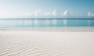Obraz premium White sand beach with blue water and sky