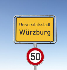 Universitätsstadt Würzburg mit Tempo 50 Schild, Ortstafel (Symbolbild)