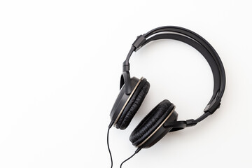 白背景にヘッドホン