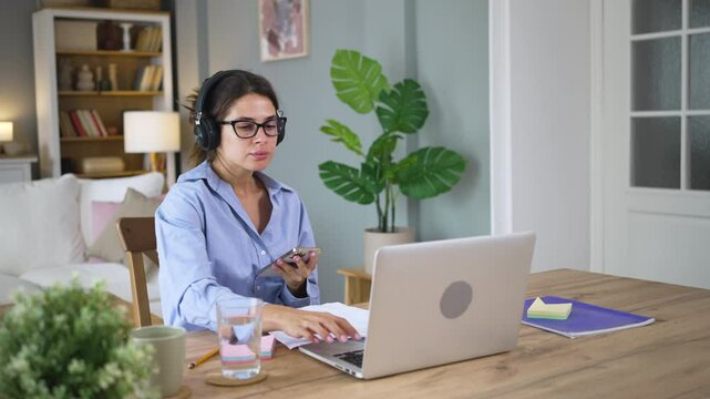 Young freelance business finance woman have problem with attention deficit hyperactivity disorder (ADHD) she cant start work. Female lost concentration cant work from home on laptop computer project.