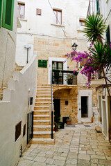 Il famoso borgo di Polignano a Mare affacciato sull'Adriatico, Bari, Puglia, Italia