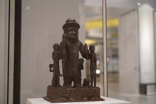 Altargruppe des Oba Ewuakpe im Ethnologischen Museum des Humboldt Forums in Berlin am 28.06.2024