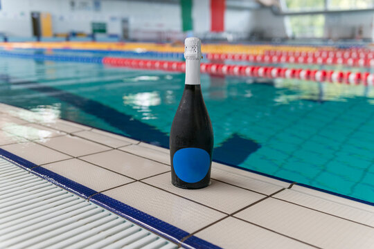Aperitivo in piscina