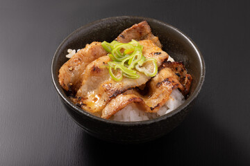 豚バラ　焼肉丼